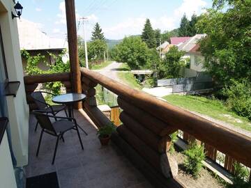 Фото номера Дом с 4 спальнями Дома для отпуска EcoLodge г. Novoselitsa 41